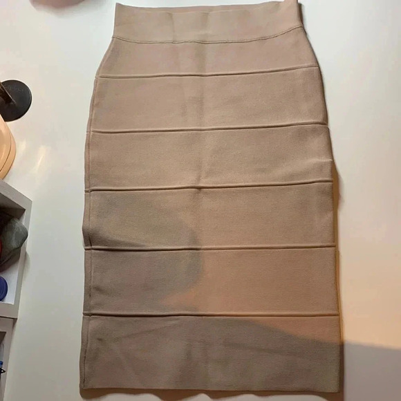 BCBGMAXAZRIA - Compression fabric bodycon beige skirt - XXS - Picture 1 of 3